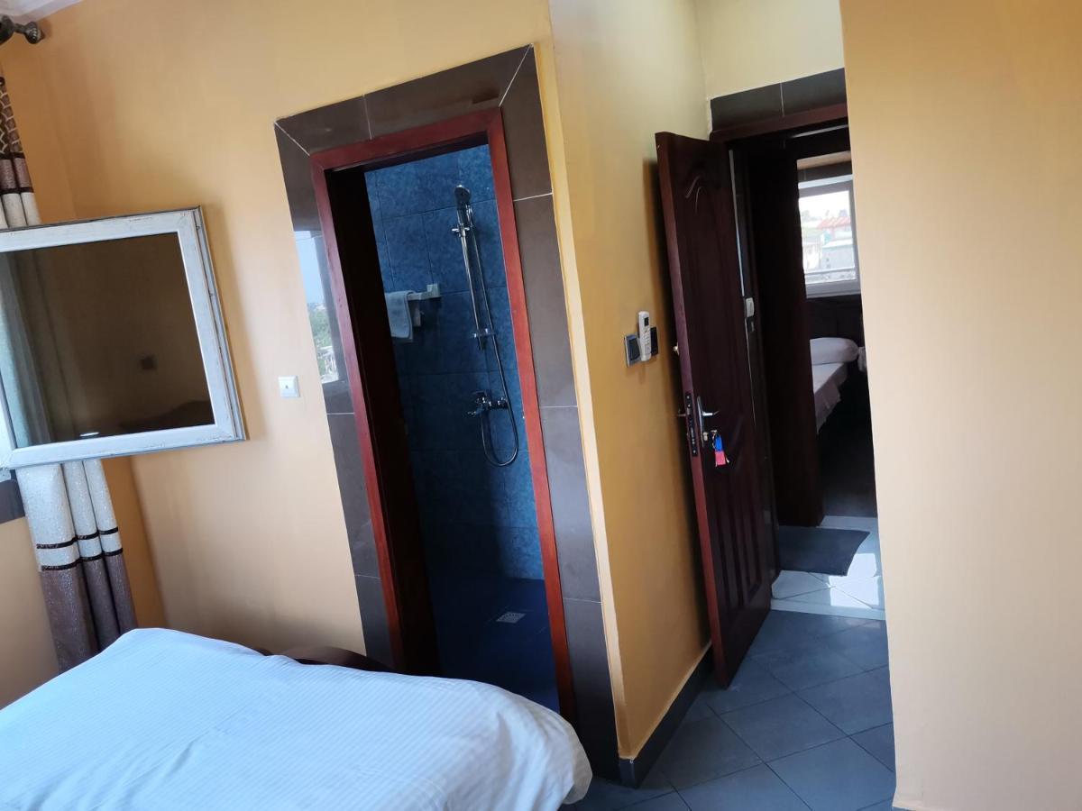 Residence Hoteliere Mb-202 C Дуала Екстериор снимка